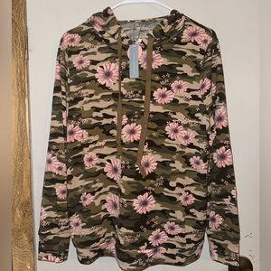 !Long sleeve hooded tee